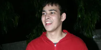 Kue Ultah Riza Shahab Tertahan Banjir Jakarta