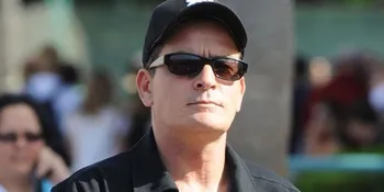 Charlie Sheen Bugil dan Mengamuk di Kamar Hotel