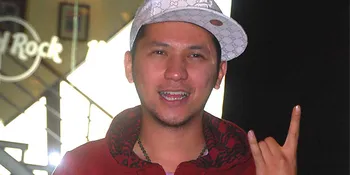Gading Marten Rangkul Iwa K di S.O.B