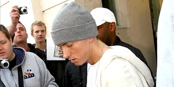 Eminem Tak Berani Kencan