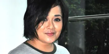 Syuting, Melly Zamri Siapkan Ukep Ayam Untuk Suami