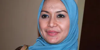 Pakai Jilbab, Edies Adelia Akui Sepi Job