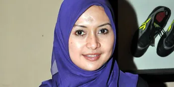 Edies Adelia Trauma Berada di Dapur