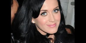 Katy Perry Luncurkan Parfum Dalam Botol Kucing