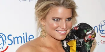 Jessica Simpson Dilamar Kekasih