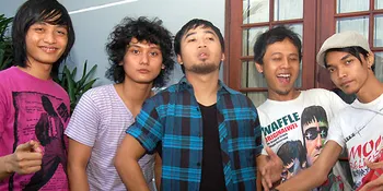 Hello Band: Kita Nggak Selalu Komersil
