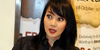 Dewi Gita: Lelang Gitar Kesayangan Suami