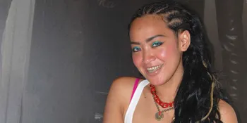 Ina Kamarie Sumbangkan Honor Untuk Pengungsi