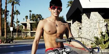 Jay Park Pamer Tubuh Untuk Levi's Body Wear