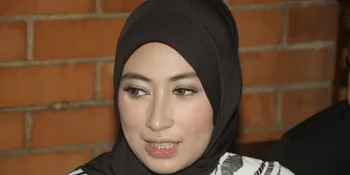 Tak Bisa Ke Merapi, Annisa Trihapsari Lelang Baju