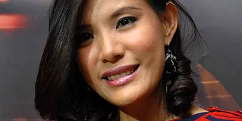 Olga Lidya Dekat Dengan Buku Sejak Kecil