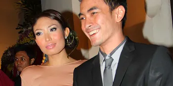 Calonkan Diri Jadi Bupati, Zumi Zola Lamar Ayu Dewi?