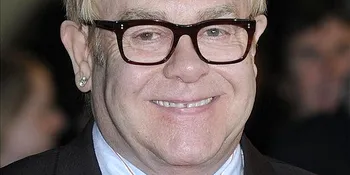 Elton John Sumbang Piano Buat BBC