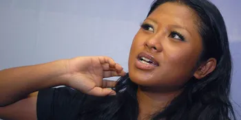Dira Sugandi: Susah Nangis Sambil Nyanyi Nada Tinggi