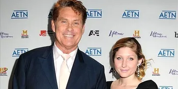 Anjing The Hoff Kecanduan Bola Tenis