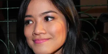 Titi Kamal Jadi Follower Twitter Irfan Bachdim