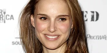 Natalie Portman Jadi Bintang Dior