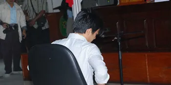 Ariel Tolak Tanggapi Pengakuan Cut Tari