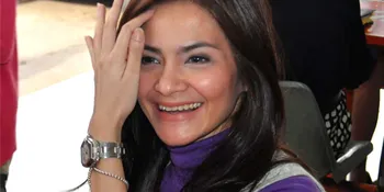 Cut Tari - Ariel Tak Berjabat Tangan Dalam Sidang