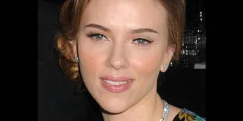 Scarlett Johansson - Ryan Reynolds Umumkan Perceraian