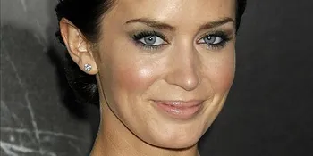 Emily Blunt Tak Suka Twitter