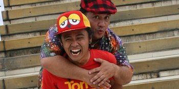 'TAWAR-TAWARAN TAWA' Wendy Cagur Gendong Harry De Fretes