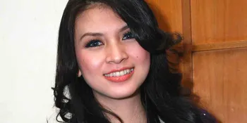 Donita, Pesta 'Dobel' di Tahun Baru