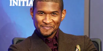 Fans Usher Resmi Minta Maaf Atas 'Tendangan'nya