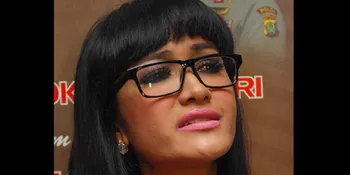 Julia Perez Kecewa Dengan Sistem Tiket Piala AFF