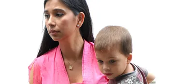 Ayu Azhari 'Gantung' Nasib Ketiga Anaknya