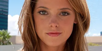 Ashley Greene Fobia Santa Claus