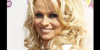 Pamela Anderson Menunggak Pajak Rp1,4 M!