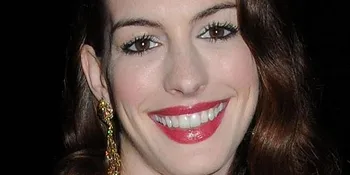 Anne Hathaway - Julie Andrews Bakal Jadi Tamu 'GLEE'