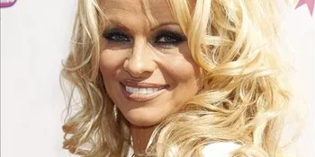 Pamela Anderson Jadi Person Of The Year 2010 Versi PETA