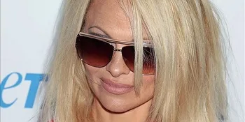 Pamela Anderson Tak Betah Tinggal di Liverpool