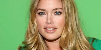 Denise Richards Putus Dari Bassist Motley Crue