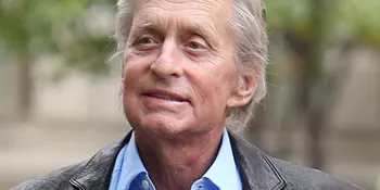 Michael Douglas Berhasil Kalahkan Tumor Tenggorokannya!