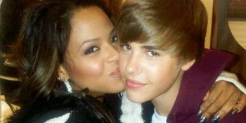 Lagi, Justin Bieber Dapat Ciuman Dari Christina Millian