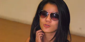 Kaki Retak Sheila Marcia Tetap Tampil Profesional