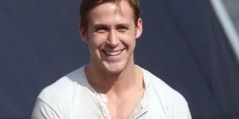Ryan Gosling Biasa Berlarian di Sekitar Rumah, Telanjang!