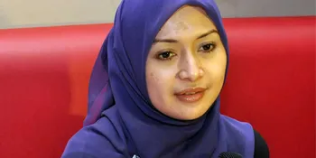 Kunjungi Panti Werdha, Edies Adelia Terharu