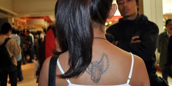 Poppy Bunga Merasa Seksi Pakai Tato