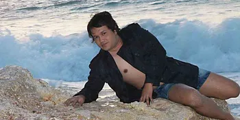 Aida Saskia Pingsan, Tata Liem Asyik Berburu Dollar