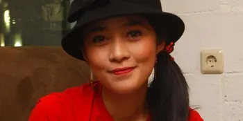 Gracia Indri Dapat Kado Seekor Anjing Pom