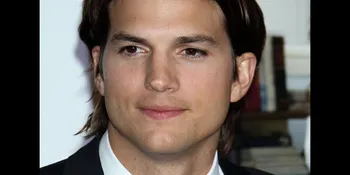 Ashton Kutcher Suka Pipis di Luar Rumah!