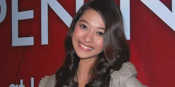 Poppy Bunga Capek Kisah Cinta Dibahas Media