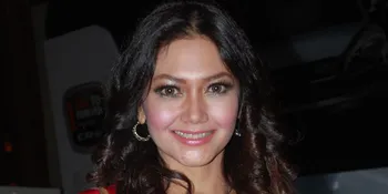 Bella Saphira Belajar Balap di Lahan Parkir