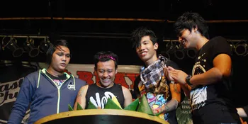 Last Child Manfaatkan Keuntungan Dunia Maya