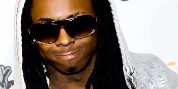 Demi Super Bowl, Lil Wayne Garap 'Green and Yellow'