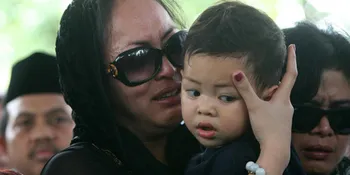 Tak Berhenti Dzikir, Angie Selalu Teringat Adjie